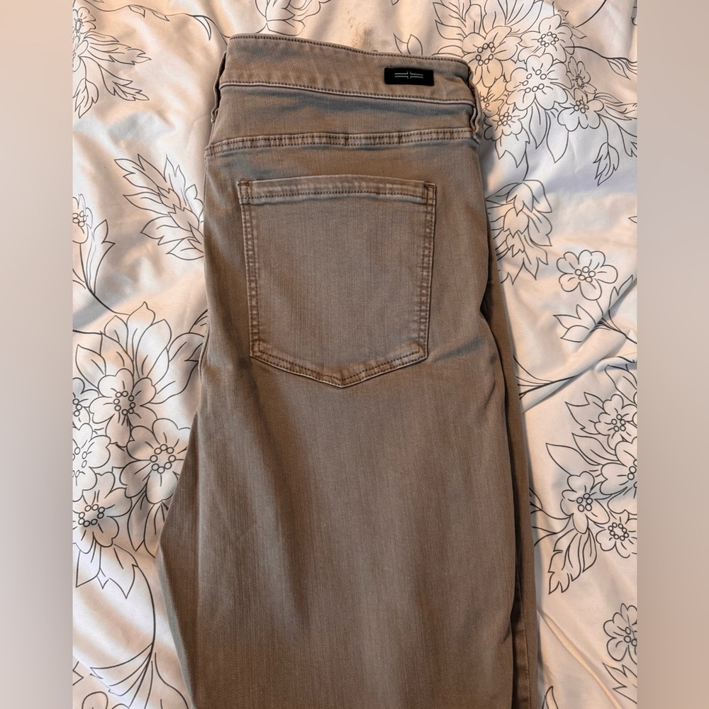 Liverpool size 16/33 ankle skinny jean in khaki color